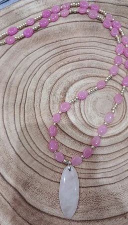 תליון רוזקוורץ וחרוזי ג'ייד